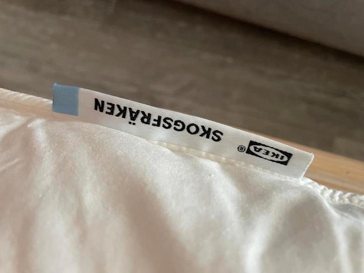 2 hoofdkussens SKOGSFRÄKEN IKEA, Huis en Inrichting, Slaapkamer | Beddengoed, Zo goed als nieuw, Kussen, Tweepersoons, Wit, Ophalen