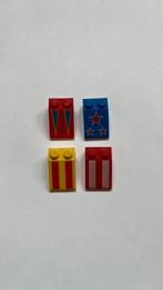 Lego schuine stenen onderdelen met opdruk rood blauw geel, Ophalen of Verzenden, Gebruikt, Losse stenen, Lego