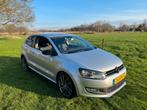 Volkswagen Polo 1.4 16V FSI 63KW 2011 Grijs, Auto's, Voorwielaandrijving, 970 kg, 40 €/maand, Zwart