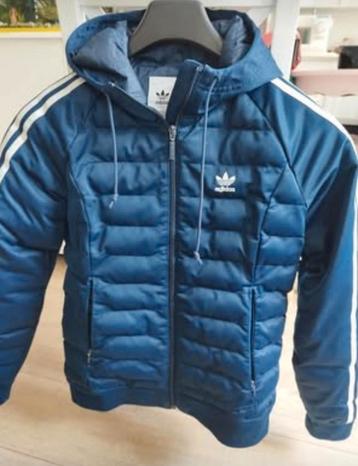Adidas Originals gewatteerde jas blauw beschikbaar voor biedingen