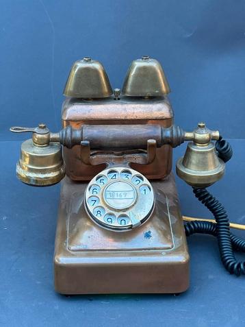 Vintage Koperen Telefoon met Bellen beschikbaar voor biedingen