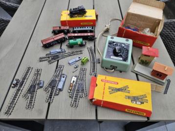 Mooi set Trix Express incl trafo, lok en 5 wagons en bijzond beschikbaar voor biedingen