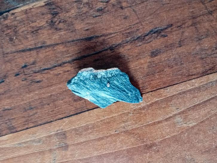 Geslepen kleine Diamant op Matrix, Verzamelen, Mineralen en Fossielen, Mineraal, Ophalen of Verzenden