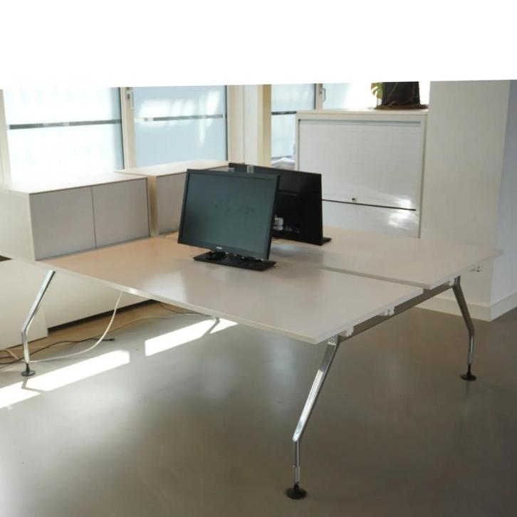 Vitra dubbelzijdig design bureau met 2 schuifdeurkastjes op=, Huis en Inrichting, Bureaus, Zo goed als nieuw, Bureau, In hoogte verstelbaar