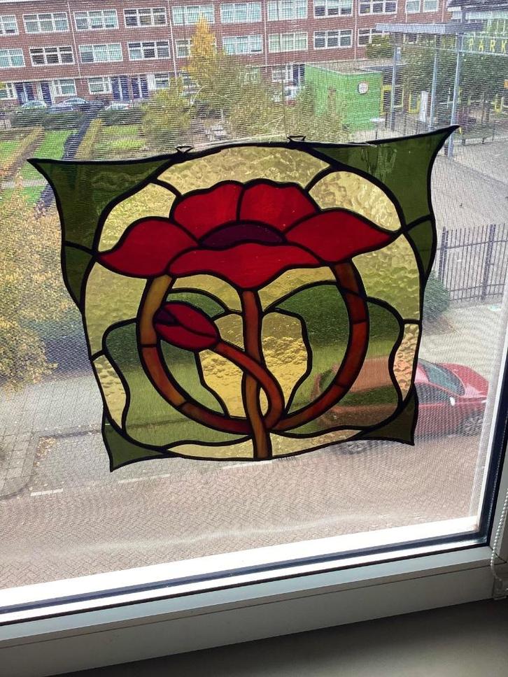 Glas in lood, raamhanger, bloem, Harm van Kamp, Antiek en Kunst, Antiek | Glas en Kristal, Ophalen