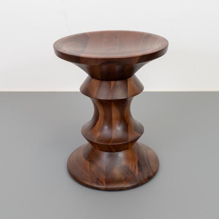 ACTIE!! 23x Vitra Eames Stool C - Amerikaans Notenhout, Huis en Inrichting, Banken | Voetenbanken en Poefen, Nieuw, Minder dan 50 cm