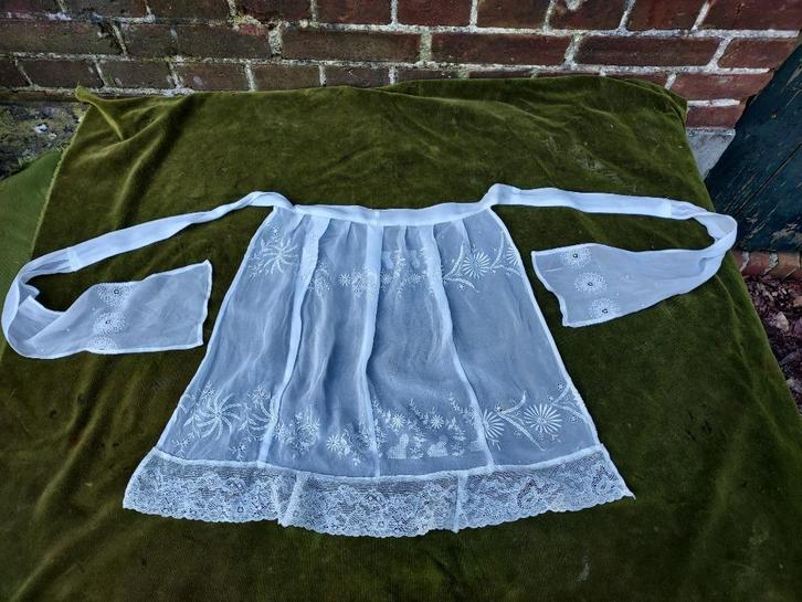 Antiek kanten dienstbode schortje., Antiek en Kunst, Antiek | Kleding en Accessoires, Dames, Verzenden