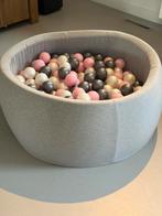 KiddyMoon Ballenbak - Grijs met Grijze/Roze/Witte Ballen, Ophalen, Gebruikt, Jongen of Meisje