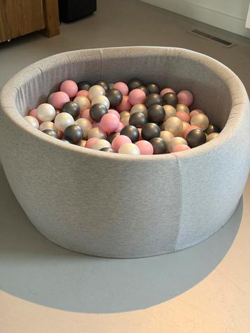 KiddyMoon Ballenbak - Grijs met Grijze/Roze/Witte Ballen beschikbaar voor biedingen