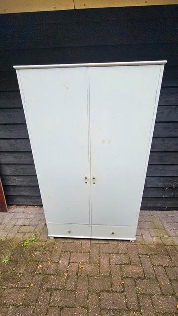 Kast met legplanken en lades, gratis beschikbaar voor biedingen
