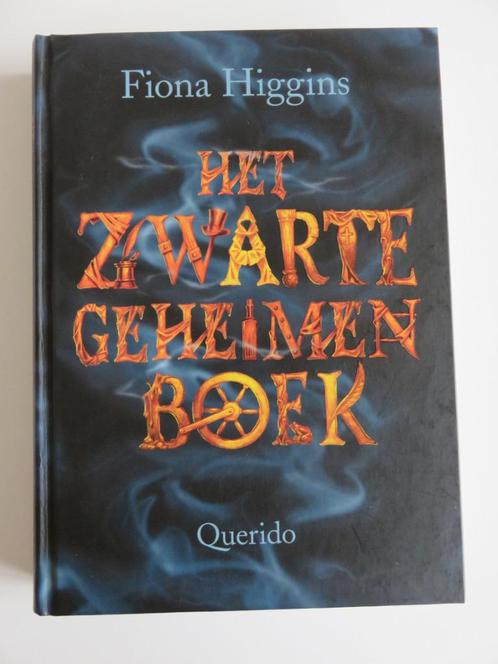 Het zwarte geheimen boek - Fiona Higgins Querido hardcover, Boeken, Kinderboeken | Jeugd | 10 tot 12 jaar, Zo goed als nieuw, Fictie