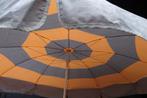 Parasol grijs/zalm kleur, Ophalen, Gebruikt, Stokparasol