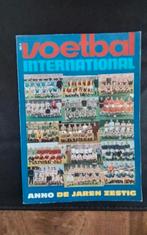 Boek Voetbal International Anno de Jaren Zestig ( J Derksen), Boeken, Sportboeken, Balsport, Ophalen of Verzenden, Johan derksen