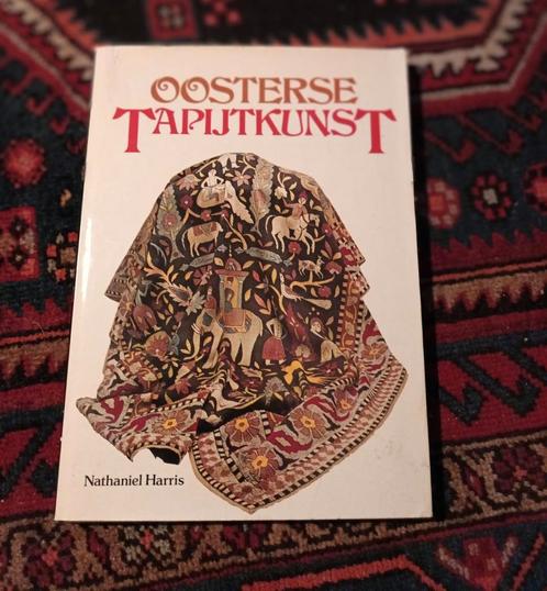 Oosterse Tapijtkunst - Nathaniel Harris - 1977, Boeken, Kunst en Cultuur | Fotografie en Design, Gelezen, Overige onderwerpen