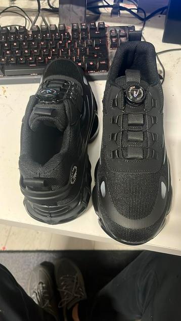 Werkschoen beschikbaar voor biedingen