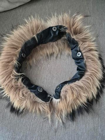 Echte bontkraag voor op een jas beschikbaar voor biedingen