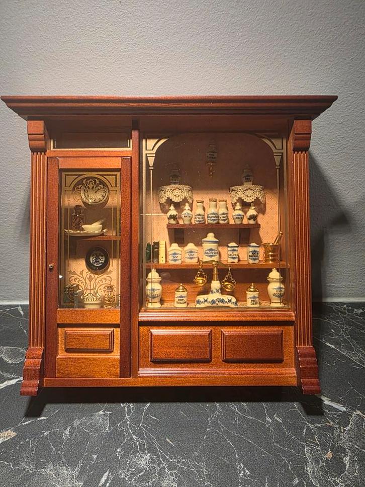 Reutter Porzellan Miniatuur Apothekerskast / Drogisterijkast, Verzamelen, Poppenhuizen en Toebehoren, Zo goed als nieuw, Poppenhuis
