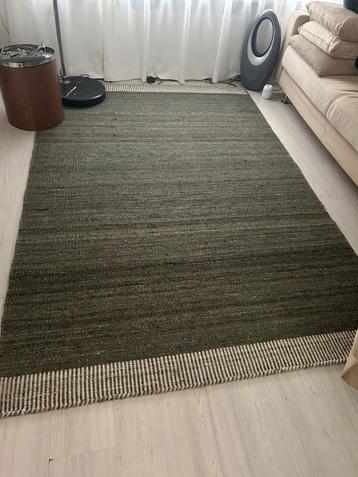 Tapijt licht grijs beschikbaar voor biedingen
