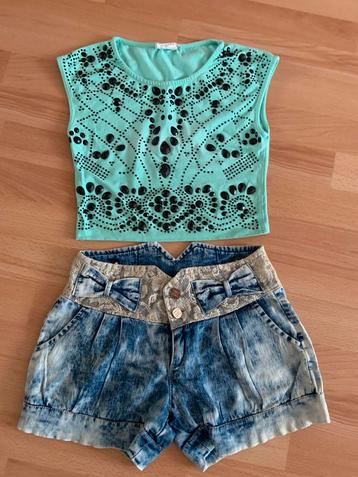 Mooie zomerse setje top/crop en korte broek 122/128 beschikbaar voor biedingen