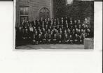 Naaldwijk Gezelschap van 87 mannen en 2 pastoors Fotokaart, Verzenden, 1920 tot 1940, Ongelopen, Zuid-Holland