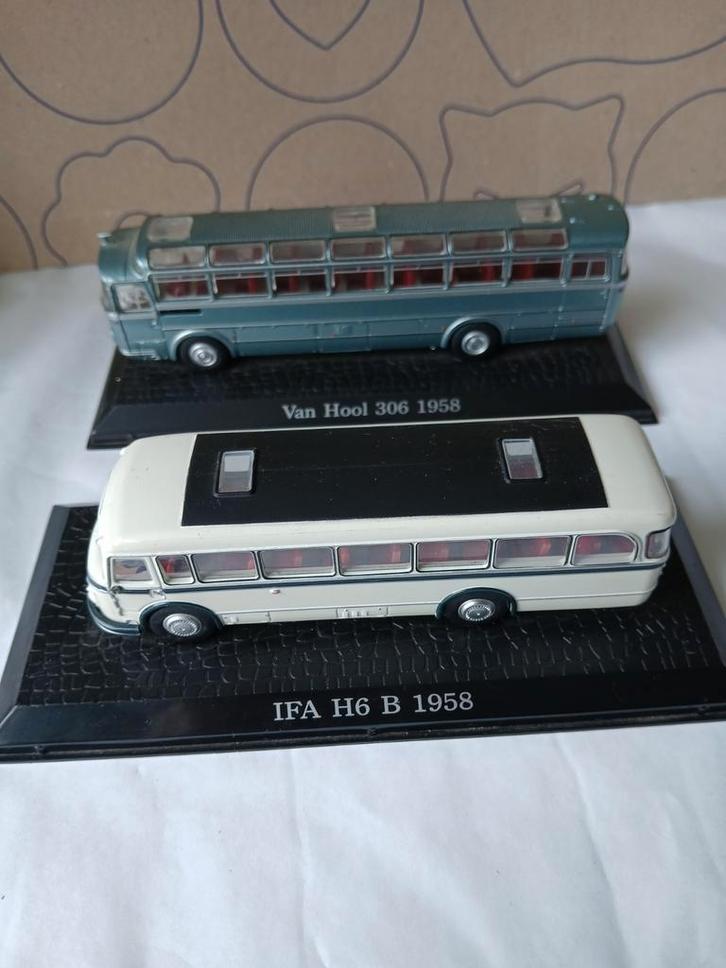 Van Hool en IFA bussen. Atlas 1:72, samen €9, Hobby en Vrije tijd, Modelauto's | Overige schalen, Gebruikt, Bus of Vrachtwagen
