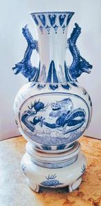 Chinees Porseleinen vaas met Draken en sokkel., Antiek en Kunst, Ophalen of Verzenden