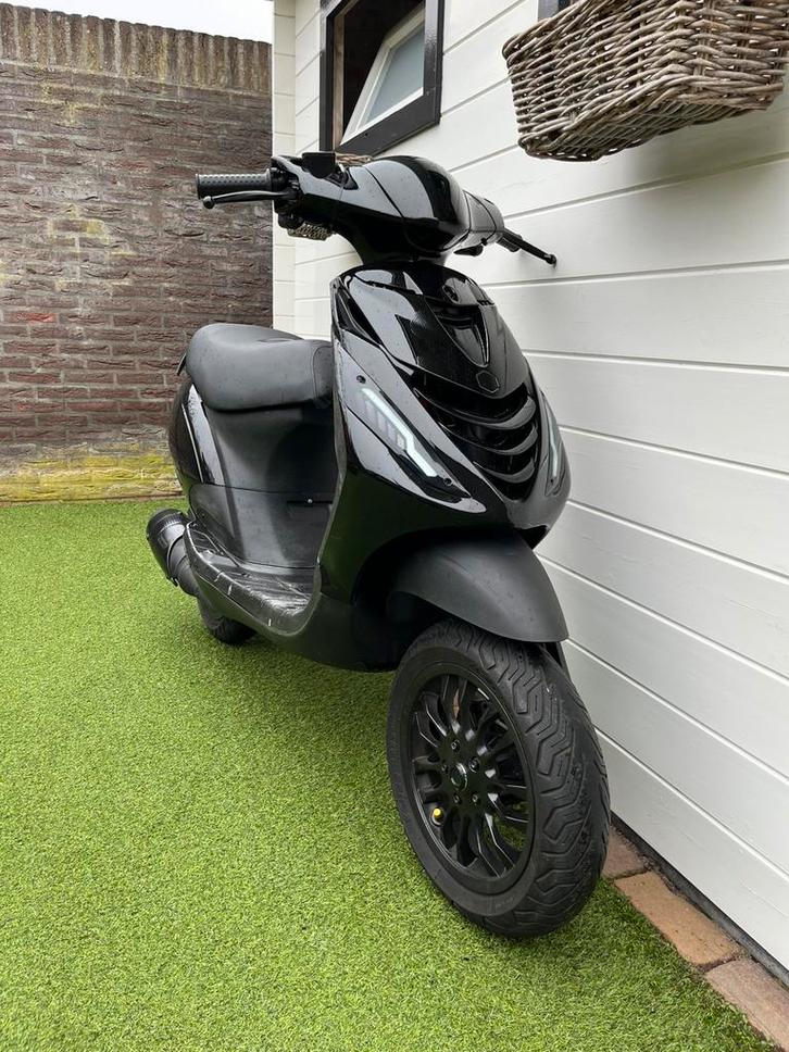 Zeer nette Zip 70cc 2 takt (snel), Fietsen en Brommers, Scooters | Piaggio, Zo goed als nieuw, Zip, Maximaal 45 km/u, Tweetakt