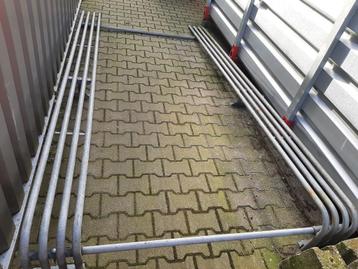 Mooie gegalvaniseerde oprijbok. beschikbaar voor biedingen