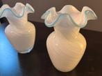 Set van 2 mooie Swirl melkglas Murano vazen, Overige kleuren, Ophalen of Verzenden, Minder dan 50 cm, Glas
