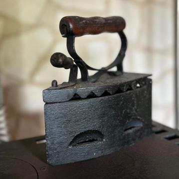 Kolenijzer met sluiting, brocante, antiek beschikbaar voor biedingen