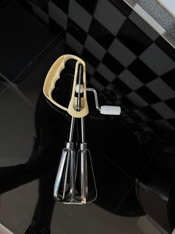Vintage hand slagroomklopper jaren 50/60 handmixer pastel beschikbaar voor biedingen