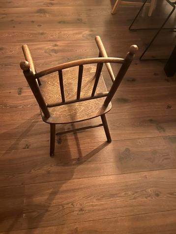 Antiek Houten Stoeltje beschikbaar voor biedingen