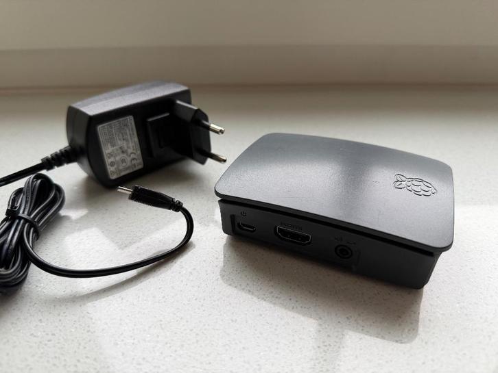 Raspberry Pi 3 Model B+ (inclusief behuizing en adapter), Hobby en Vrije tijd, Elektronica-componenten, Zo goed als nieuw, Ophalen of Verzenden
