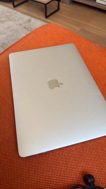 Macbook pro beschikbaar voor biedingen