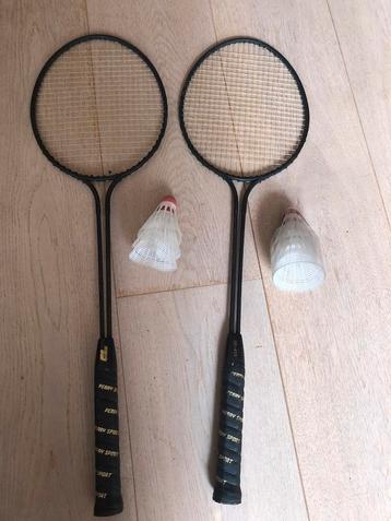 Badminton set met 7 chuttels beschikbaar voor biedingen