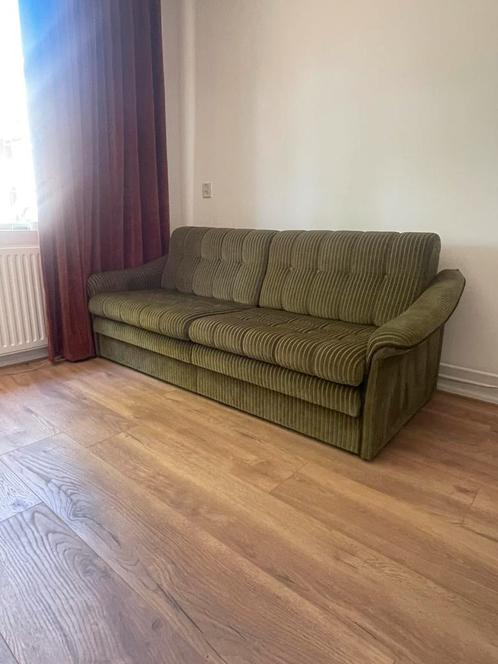 Slaapbank Vintage olijfgroene uitklapbaar – 2 meter breed, Huis en Inrichting, Banken | Sofa's en Chaises Longues, Gebruikt, Tweepersoons