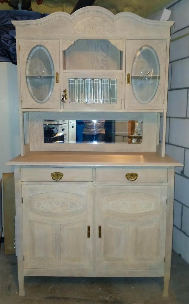 Buffetkast eiken, whitewash, facet geslepen glas., Antiek en Kunst, Antiek | Meubels | Kasten, Ophalen