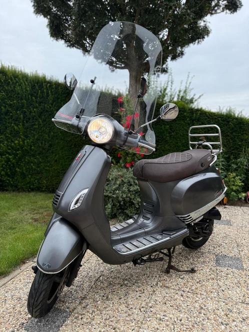 Scooter Toscana gts, Fietsen en Brommers, Snorfietsen en Snorscooters, Zo goed als nieuw, Overige merken, Benzine, Ophalen