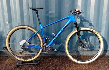 Focus Raven full carbon MTB mt L beschikbaar voor biedingen