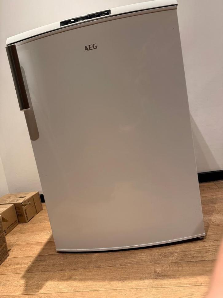 Vriezer: AEG ATB68F6NW, Witgoed en Apparatuur, Vriezers en Diepvrieskisten, Zo goed als nieuw, Vrijstaand, Vrieskast, 60 tot 90 cm