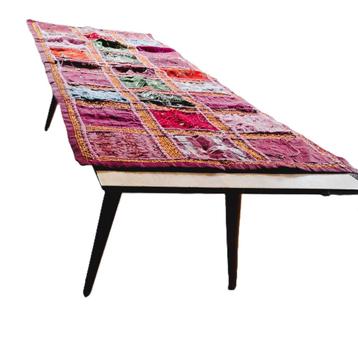 Vintage tafelloper handgeborduurd India beschikbaar voor biedingen