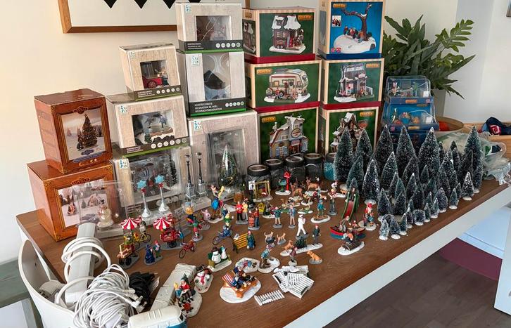 Compleet Kerstdorp - Lemax, Luville, Intratuin, Diversen, Kerst, Zo goed als nieuw, Ophalen