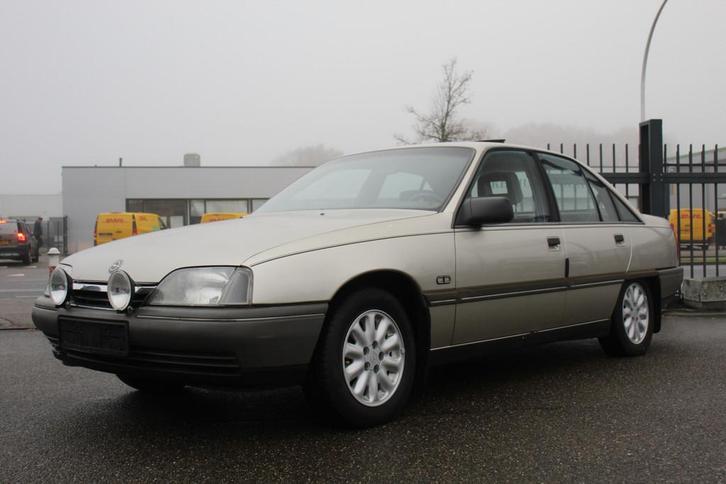 Opel Omega 2.0i CD Automaat, Schuifdak (bj 1988), Auto's, Oldtimers, Bedrijf, Te koop, Boordcomputer, Centrale vergrendeling, Cruise Control