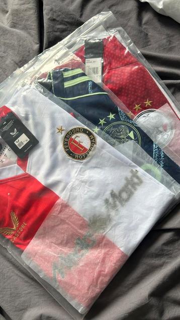 Voetbalshirts beschikbaar voor biedingen