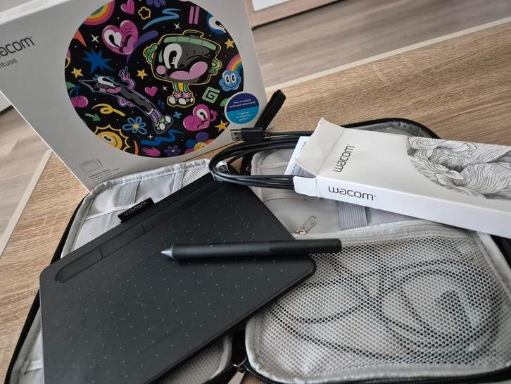 Wacom Intuos Tekentablet Zo Goed Als Nieuw, Computers en Software, Tekentablets, Zo goed als nieuw, Bedraad, Ophalen of Verzenden