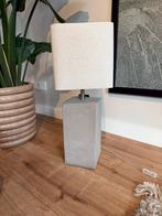 Betonnen Tafellamp met Stoffen Kap vierkant/rechthoek, Huis en Inrichting, Lampen | Tafellampen, 50 tot 75 cm, Nieuw, Ophalen of Verzenden