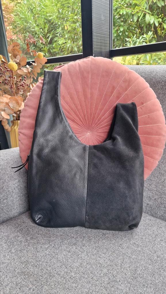 Knotbag van Markberg, Sieraden, Tassen en Uiterlijk, Tassen | Damestassen, Zo goed als nieuw, Handtas, Zwart, Ophalen of Verzenden