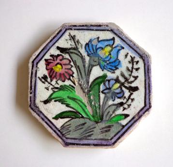 Keramiek tegel achtkantig bloemen rood blauw Perzië 4369-t beschikbaar voor biedingen
