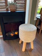 Leuk rotan krukje houten pootjes zitting van riet sisal, Huis en Inrichting, Krukjes, Ophalen of Verzenden, Zo goed als nieuw