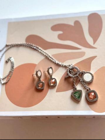 Prachtige set Bvlgari ketting en oorbellen beschikbaar voor biedingen